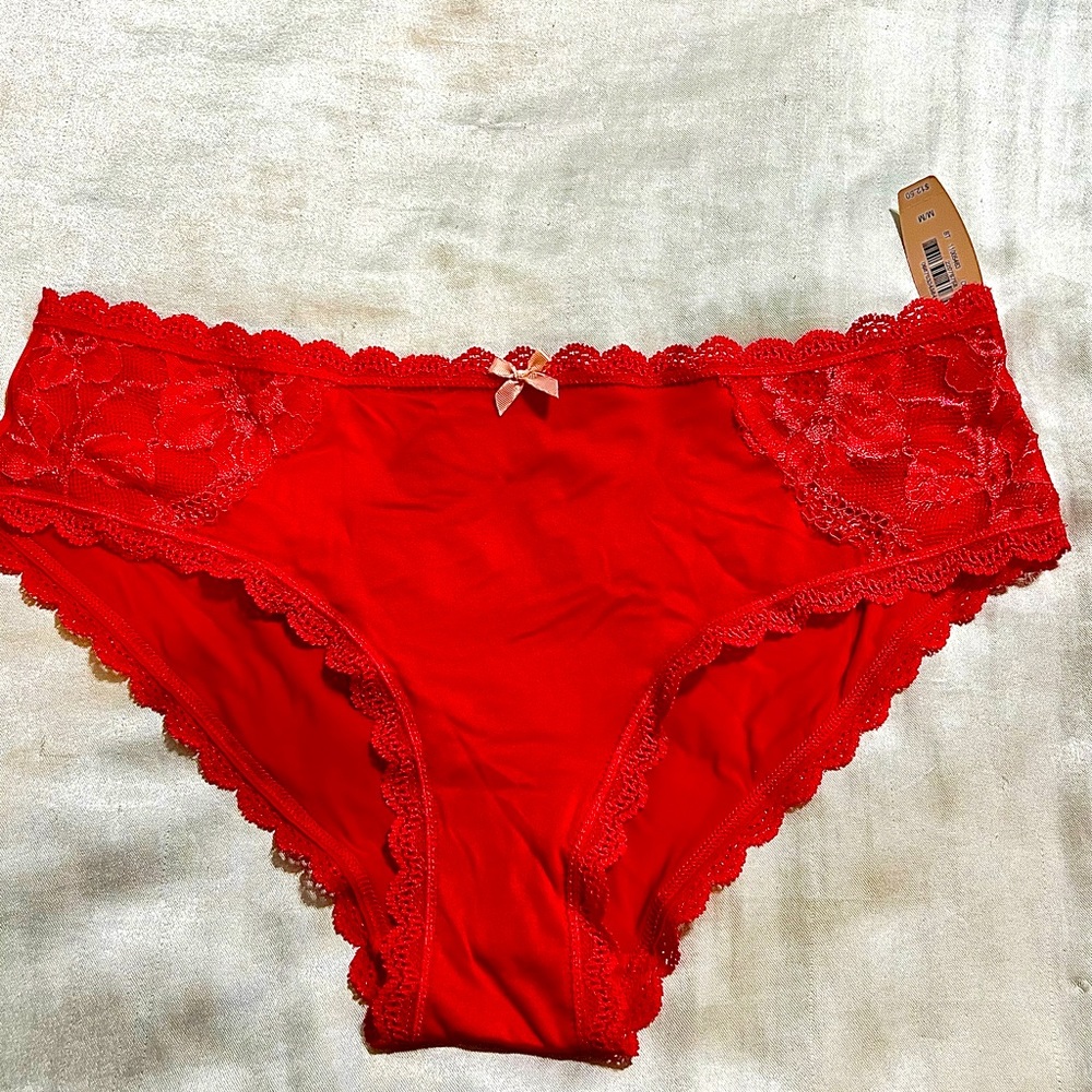 Victoria Secret - cotton and lace panty / Sz M /Color: Red NWT
